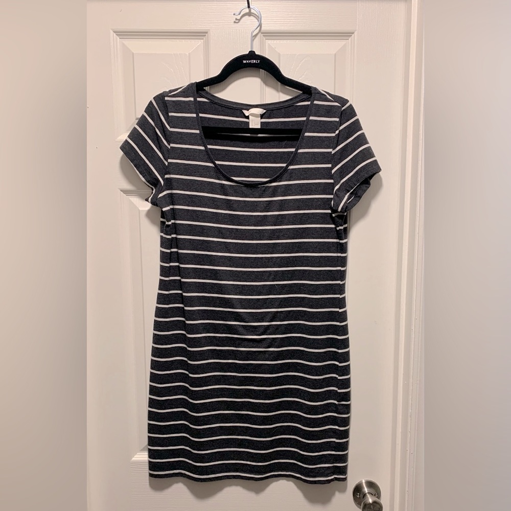 Size medium. Fitted. H&M dress
